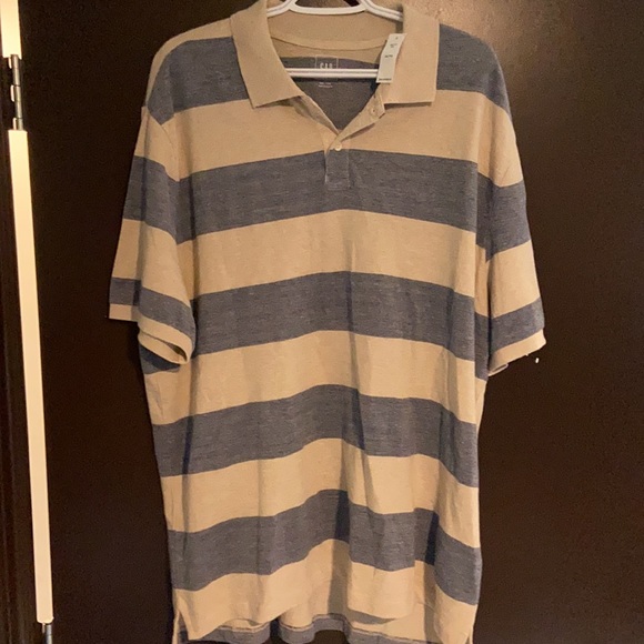 New with tags Gap men’s polo. - Picture 3 of 3